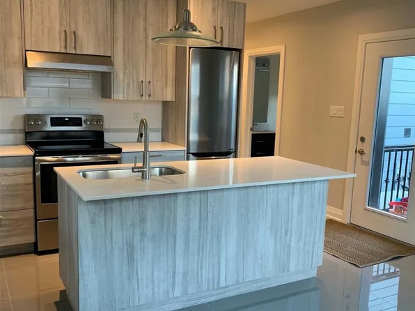 31 Alma Ave Unit 1, Toronto, ON M6J 1N2