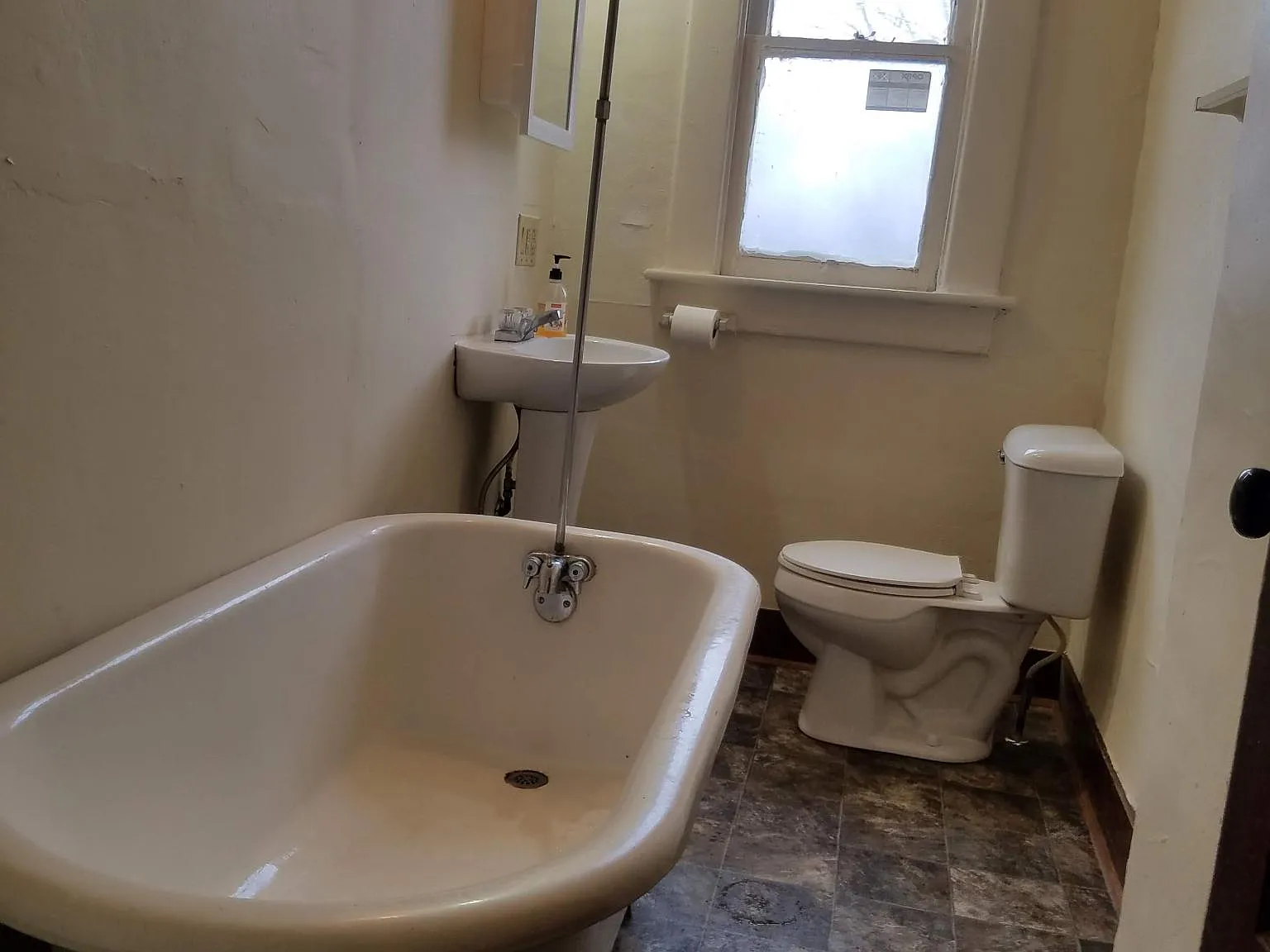3 bed, 1300 sqft, $1,250 — Photo 4