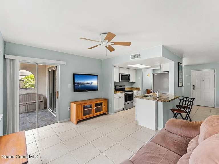 220 Beach Park Ln #75 — Photo 8