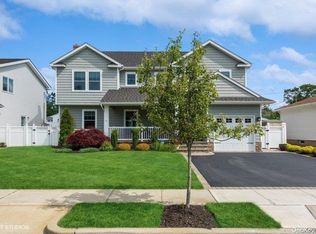 3603 Woodward Ave, Seaford, NY 11783