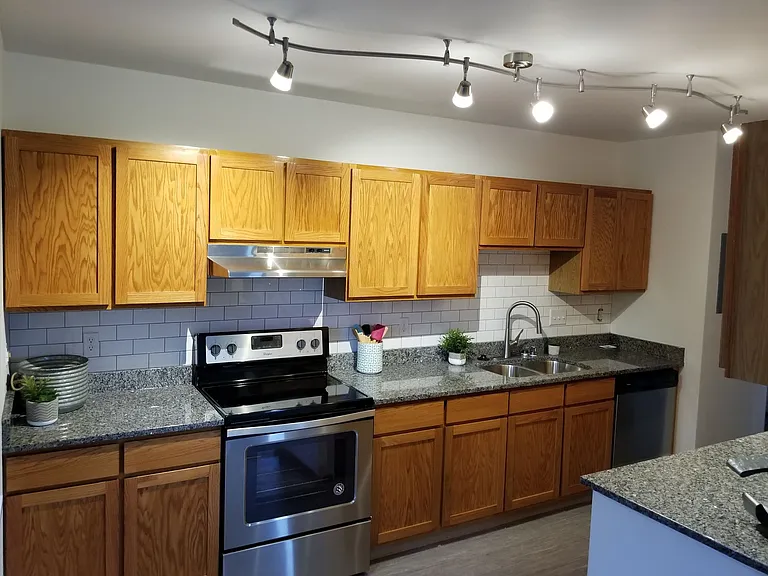 Riverwalk Apartments — Photo 19