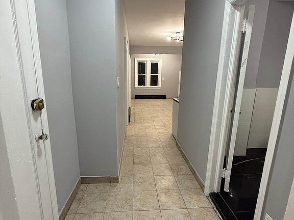 5th image of 174 Corson Ave #2