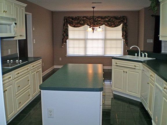 4th image of 284 Rivertrace Dr