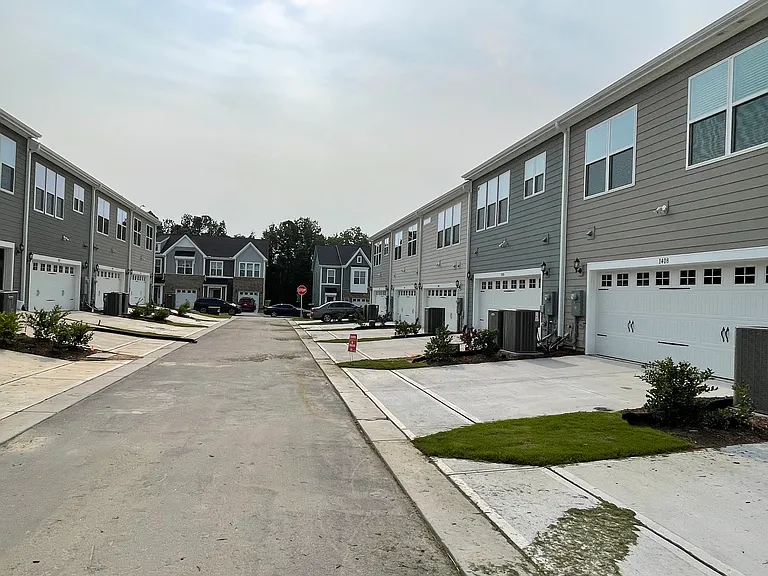 1408 Irving Hill Dr — Photo 40