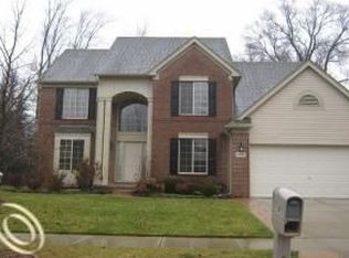 2392 Jackson Dr, Rochester Hills, MI 48309