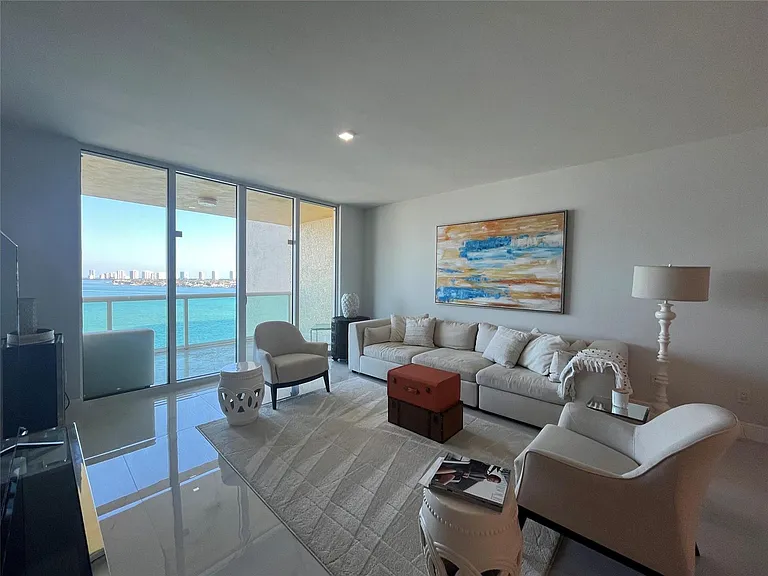 2650 Lake Shore Dr #803 — Photo 23