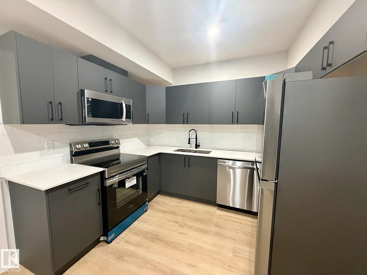 2 bed, 1.0 bath, 699 sqft, $1,195 — Photo 1