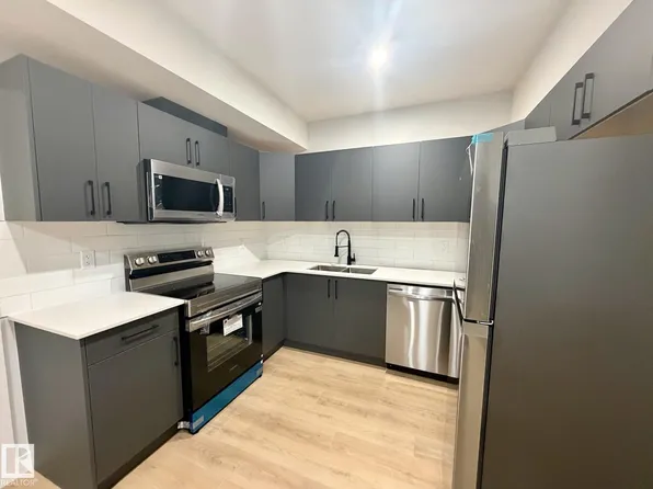137 29th St SW, Edmonton, AB T6T 1A9