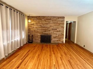 9202 Pacific St, Omaha, NE 68114