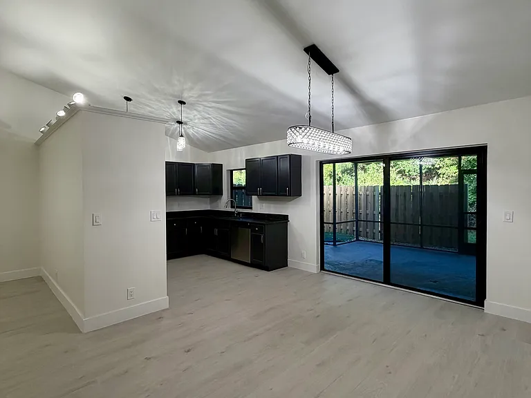 11061 Nutmeg Dr — Photo 8