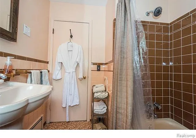 1811 Alhambra Dr — Photo 21