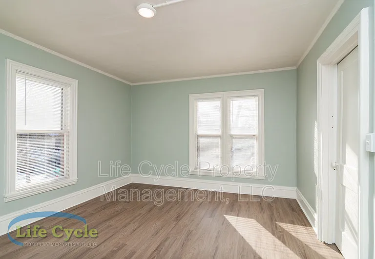 335 Washington St SE — Photo 16