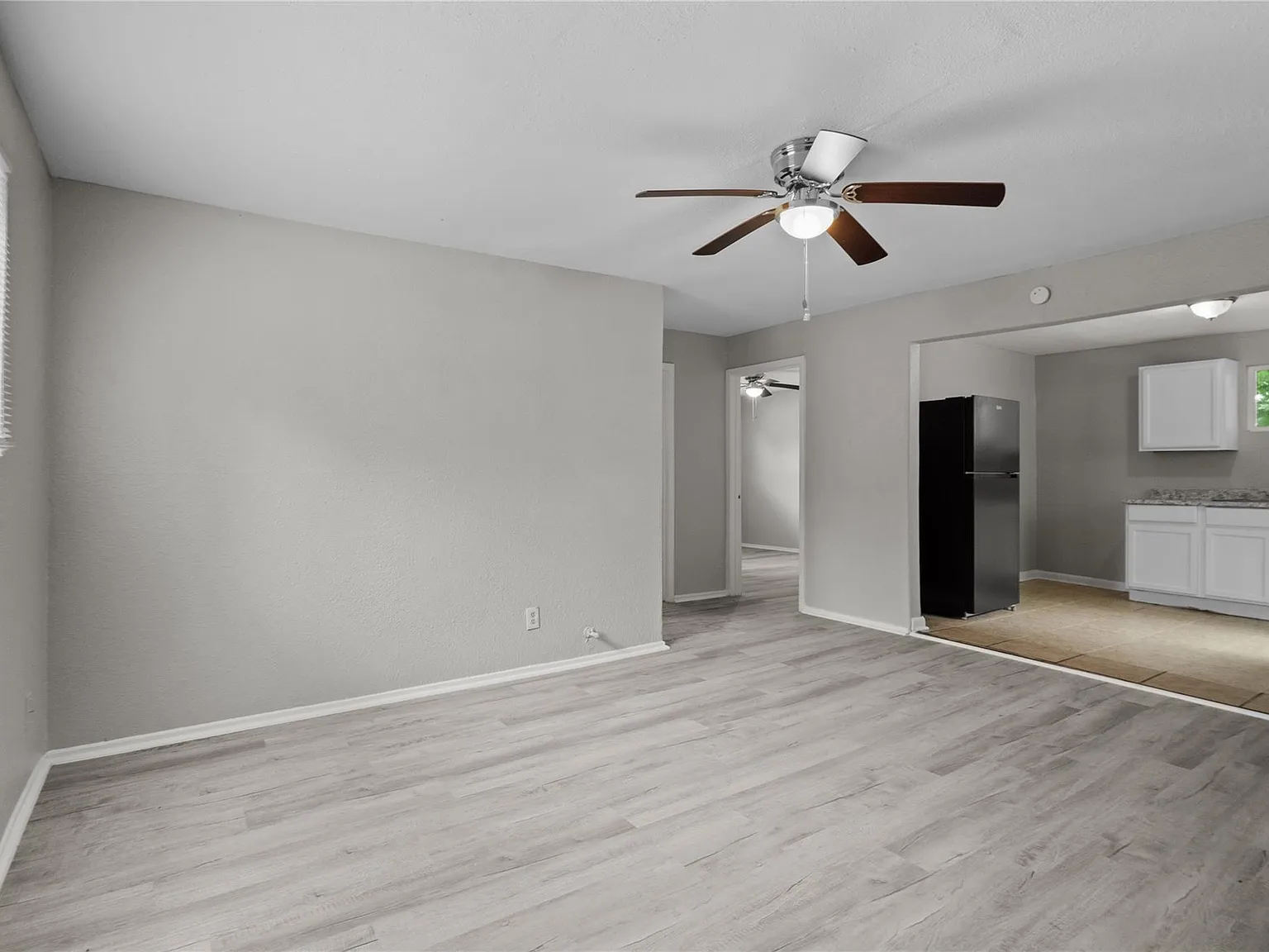 2 bed, 1.0 bath, 848 sqft, $925 — Photo 1