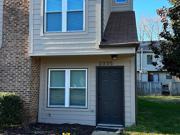 2335 Brookview Ct — Photo 1