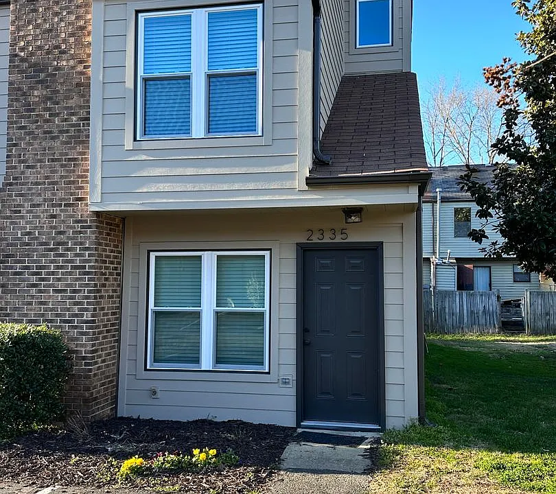 2335 Brookview Ct
