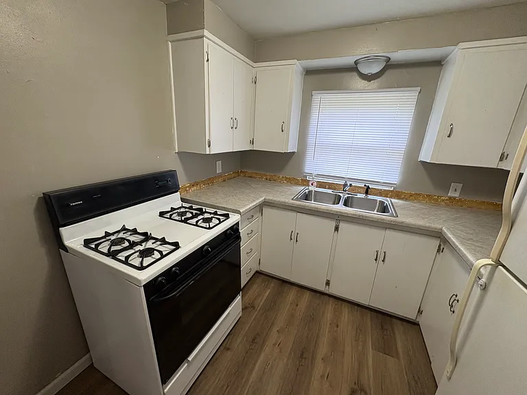 1404 N Broadway St #A — Photo 6
