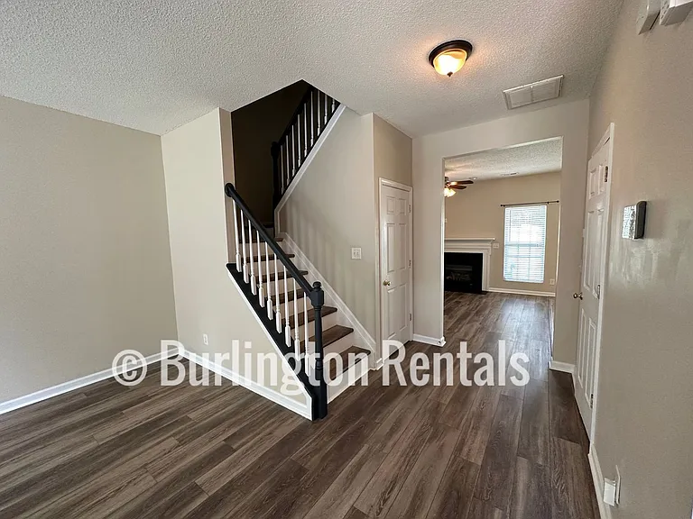 1933 Munn Pointe Dr — Photo 3