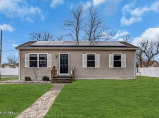 82 4th Ave, Toms River, NJ 08757