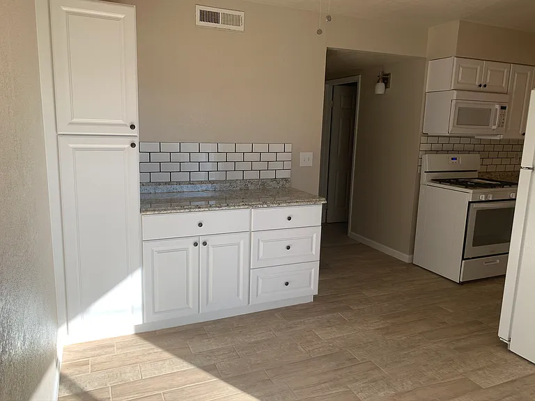 10281 Mills Station Rd #12 — Photo 8