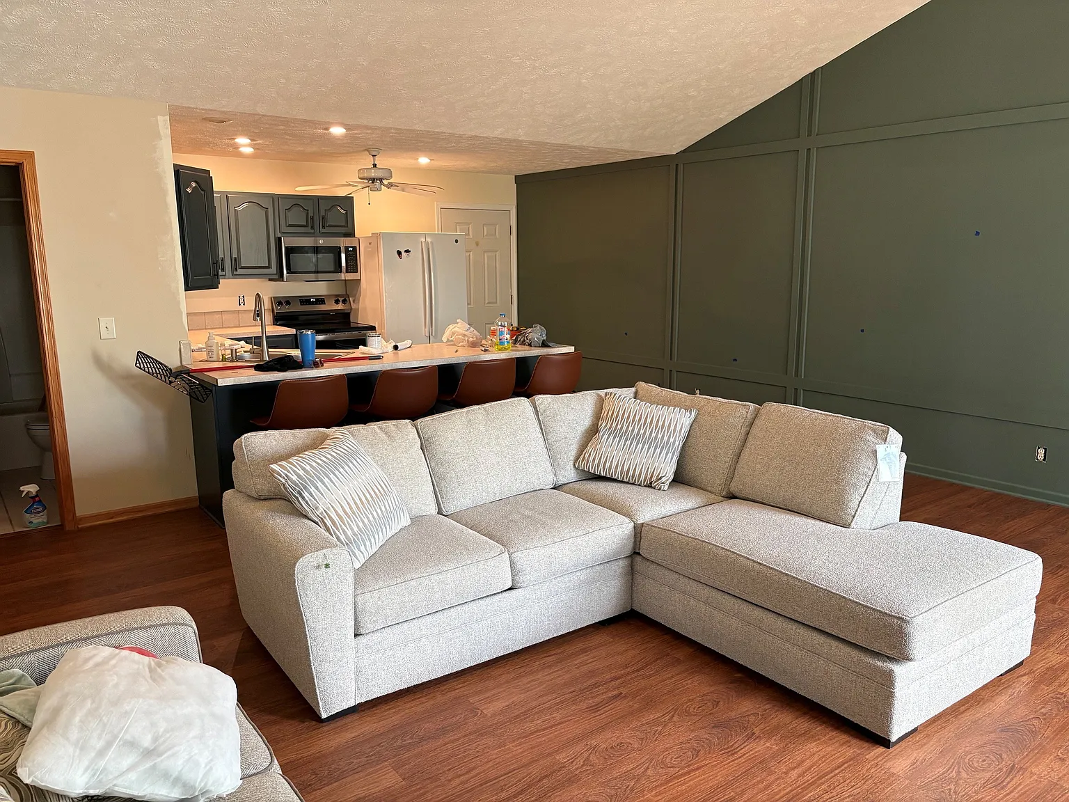 4 bed, 2100 sqft, $2,600 — Photo 2