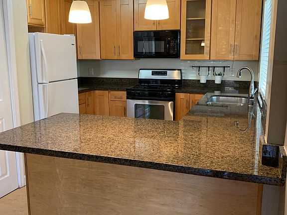 4th image of 2247 Moorpark Ave #3