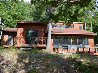 09254 Woods Rd, Charlevoix, MI 49720