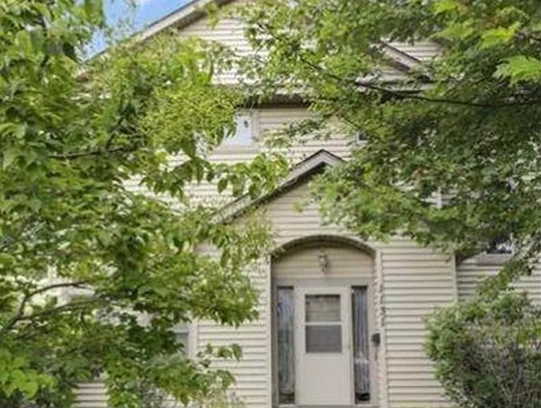 1131 Irving Ave N — Photo 21