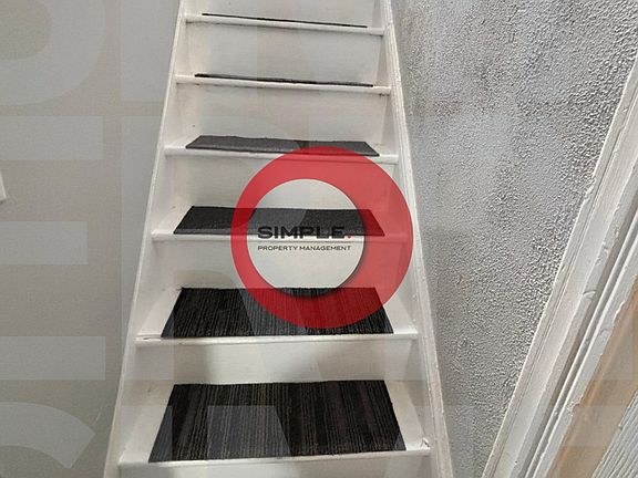 5th image of 426 Wunder St