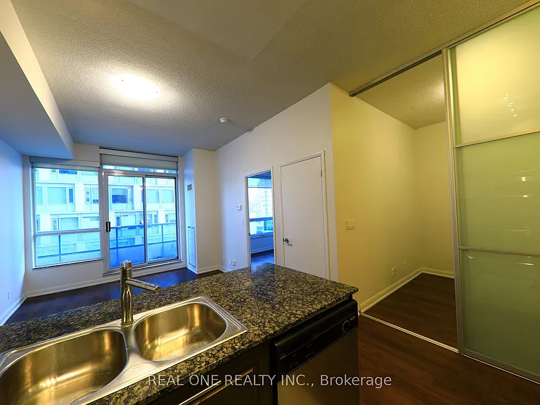 500 Sherbourne St #506 — Photo 3