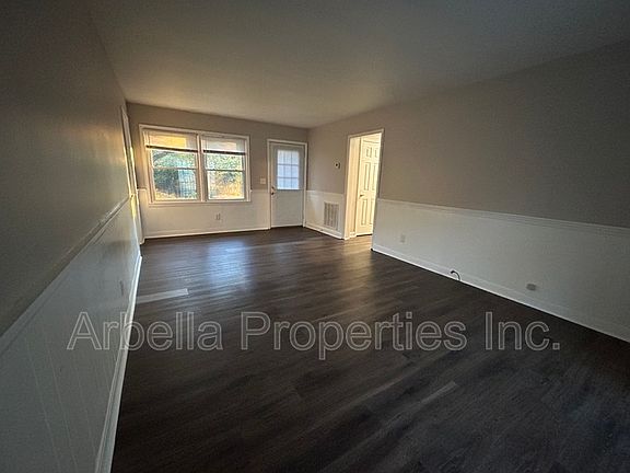 3rd image of 1510 Linden Ave