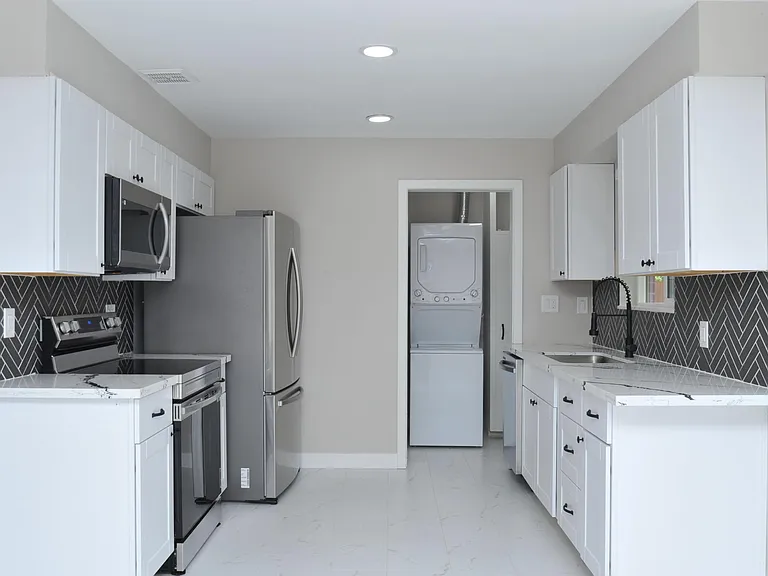 3224 E 1st St — Photo 8