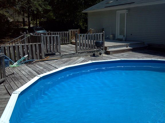 24' pool fully surrounded by deck