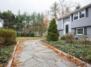 4 Cedar Acres Ln, Cohasset, MA 02025