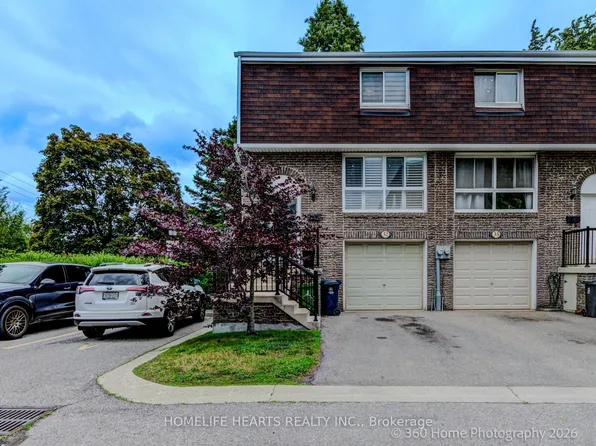 625 Rathburn Rd #32, Toronto, ON M9C 3T5
