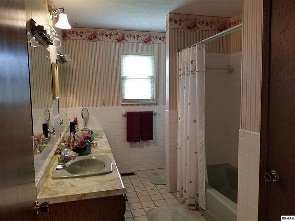 4th image of 1753 Circle Lake Dr