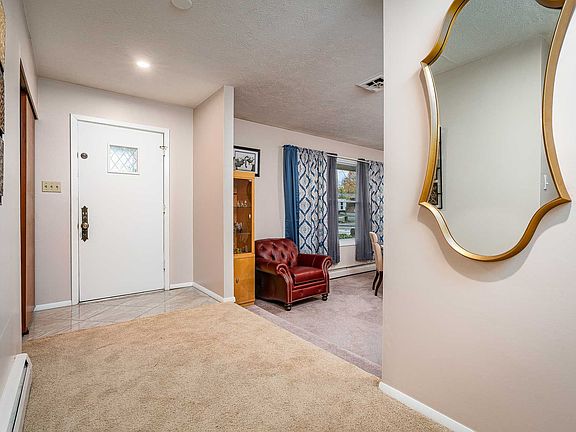 4th image of 1325 Roelke Dr
