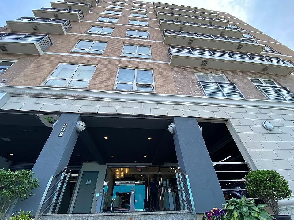 1st image of 302 2nd St APT 6F