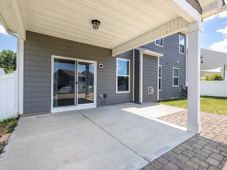 1069 Pennington Dr — Photo 40