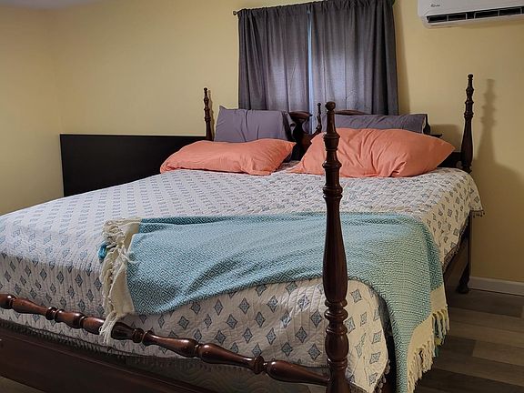 5th image of 2912 Carson Ave
