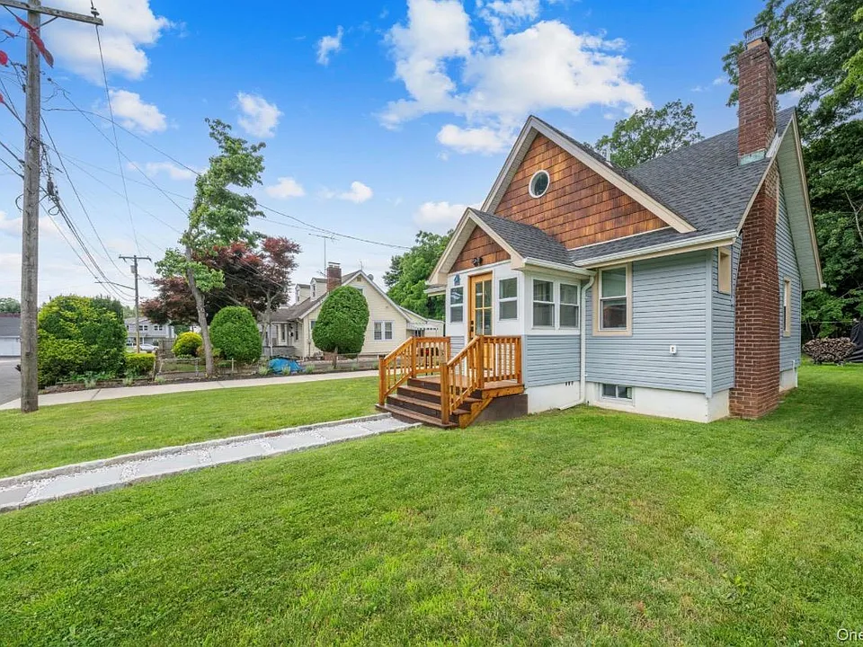 8 Rosewood Ave