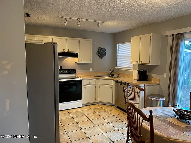 12323 Silent Brook Trl N — Photo 14