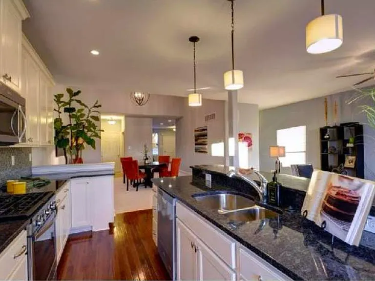 115 Aubrey Ln — Photo 2