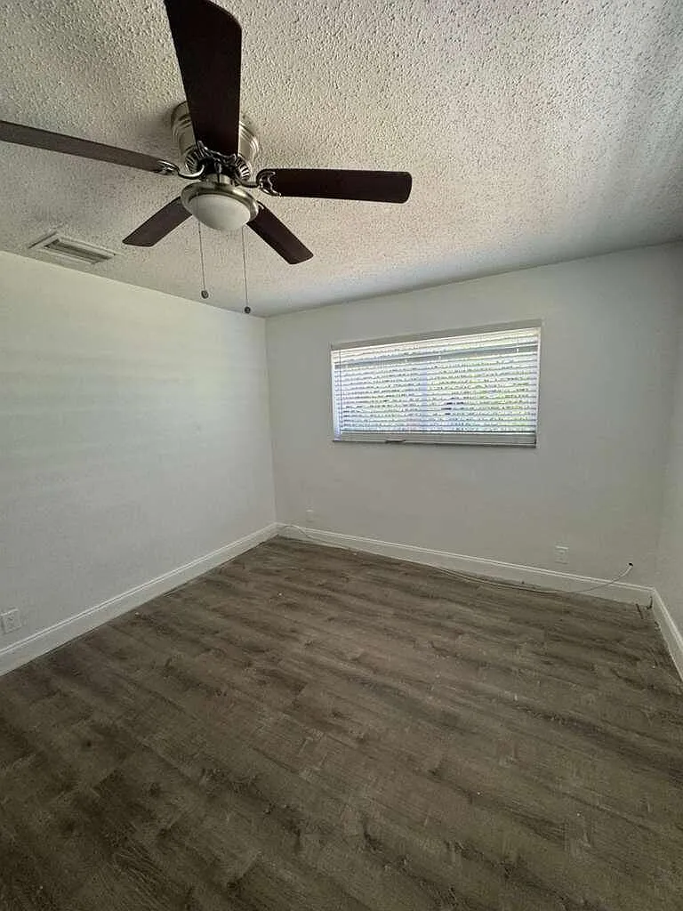 2 bed, 2.0 bath, 2070 sqft, $2,000 — Photo 3