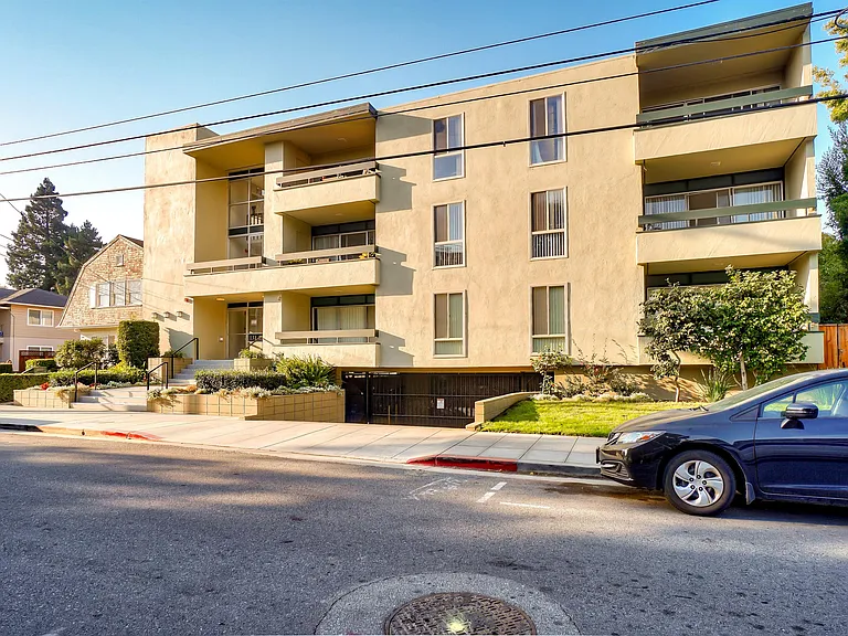 131 Elm St #STREET305 — Photo 2