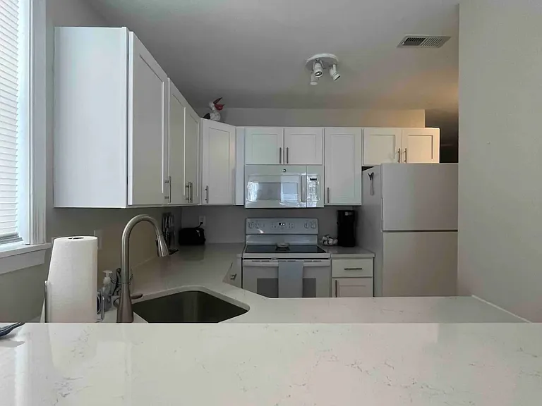 925 Central Ave #A — Photo 3
