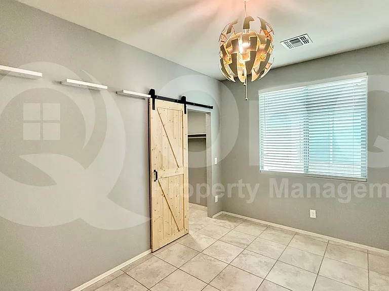 10204 W Lawrence Ln — Photo 4