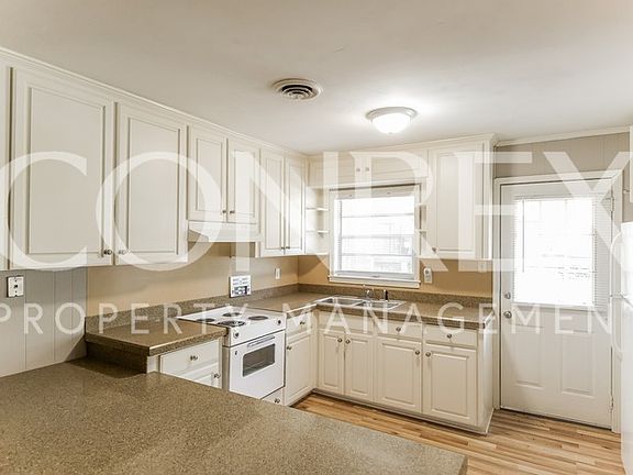 4th image of 621 Sir Michael Dr