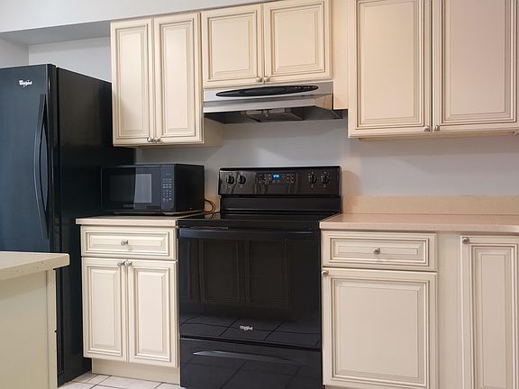 4th image of 827 Long Meadow Ct