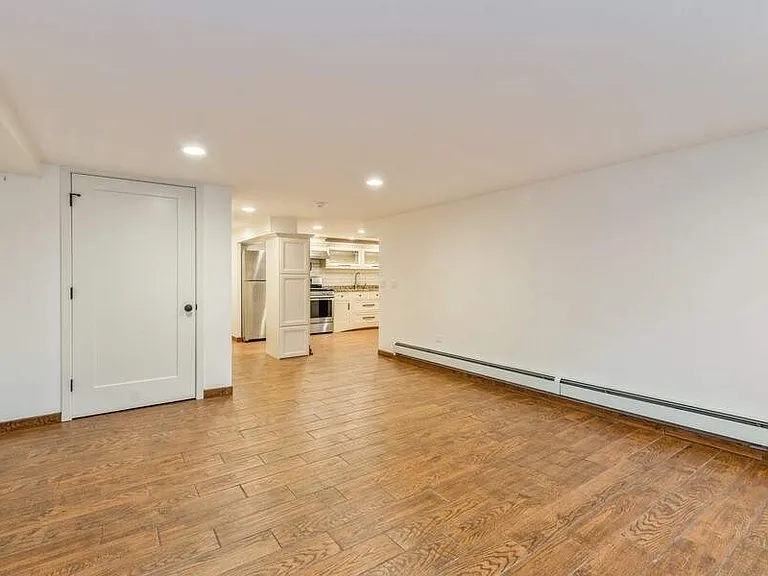 6123 N Moody Ave #G — Photo 4