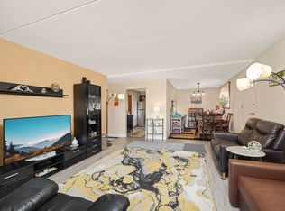 10501 Cedar Lake Rd APT 420, Minnetonka, MN 55305